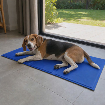 Beagle relaxing on the Large 90 x 50 cm self-cooling gel mat